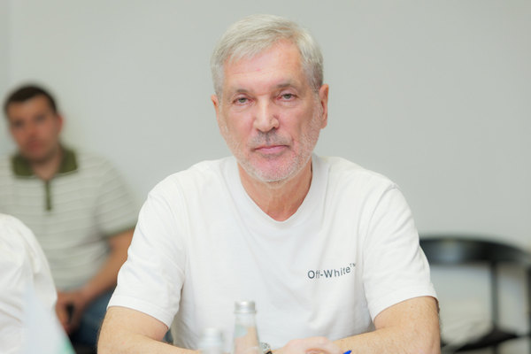 Лев Авербах, «Корис ассистанс»