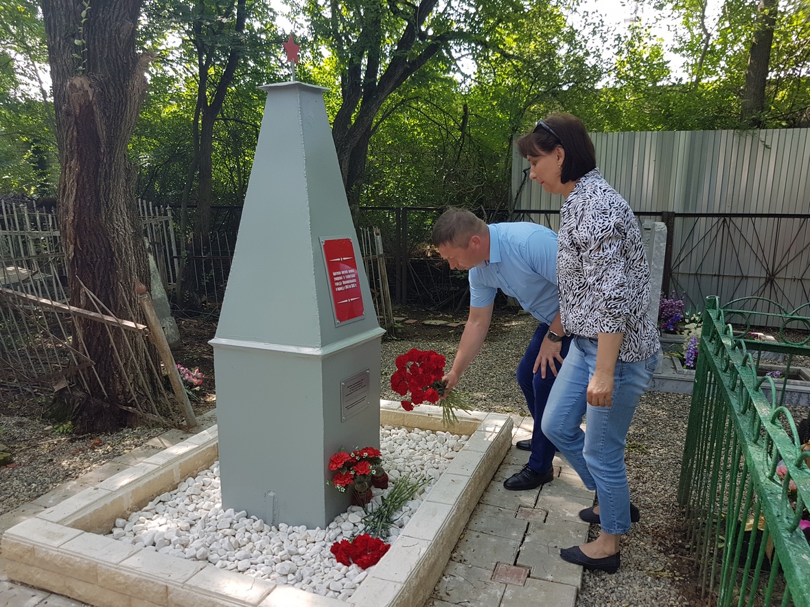 «ЕвроХим» отреставрировал в Невинномысске госпитальную могилу времен ВОВ