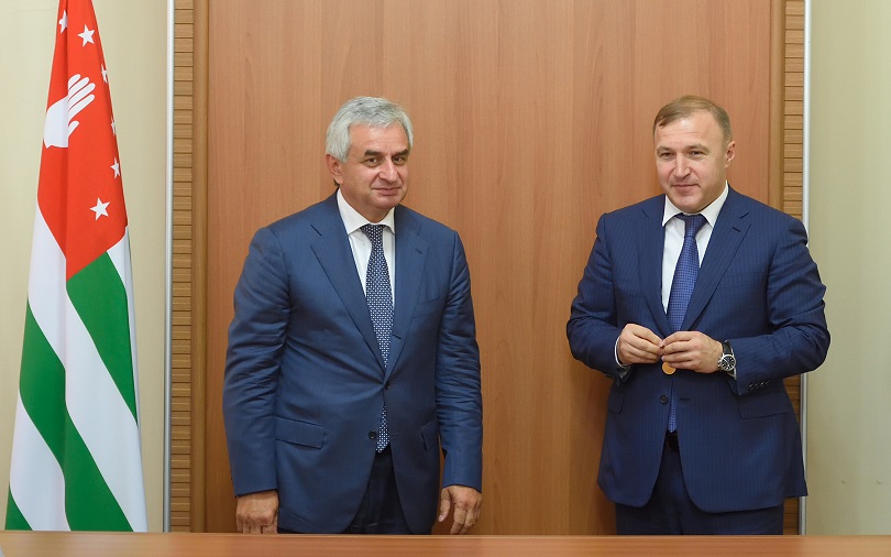Глава Адыгеи и президент Абхазии встретились в Сухуме