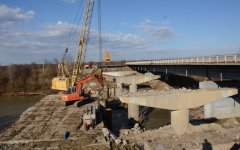 Реконструкцию моста через реку Пшиш в Адыгее завершат к концу 2016г.