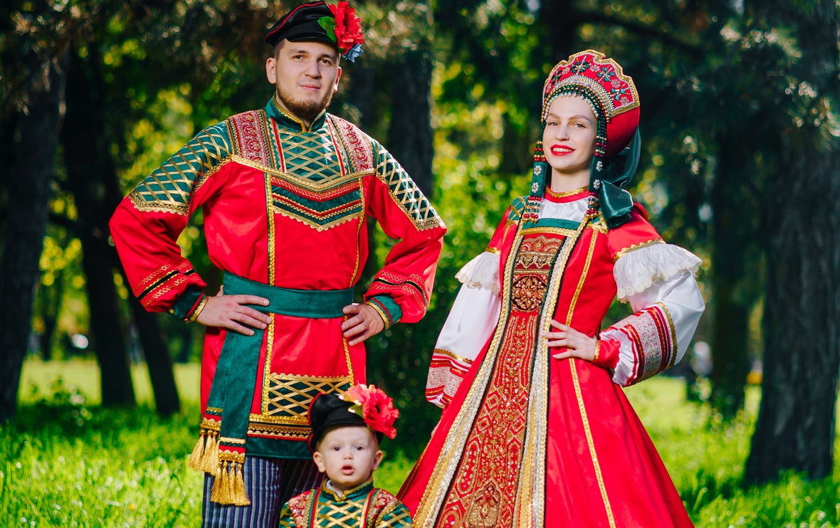 Фото: РБК Юг и Северный Кавказ, Роман Благов. Семья Потапенко в костюмах в русском боярском стиле допетровской эпохи