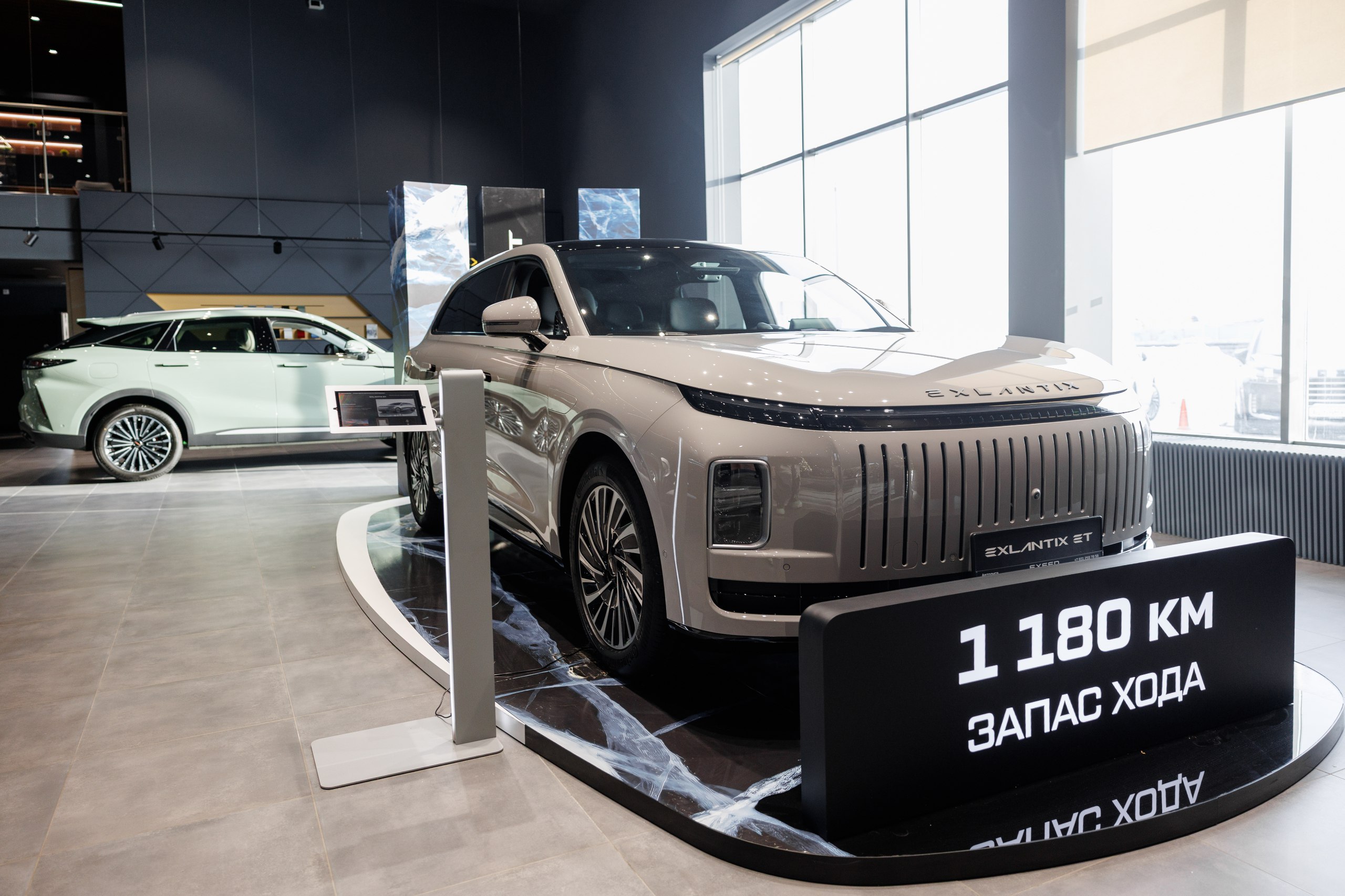 Всепогодный EXEED|EXLANTIX EТ: премиальный гибрид снова в игре 