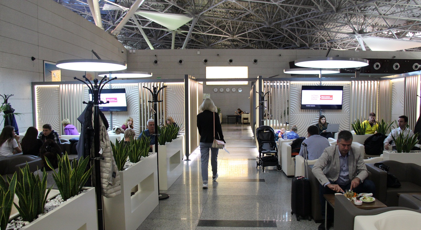 Эксклюзивно для аэропорта «Внуково» были разработаны и сделаны специальные металлические стойки, способные выдержать огромную нагрузку