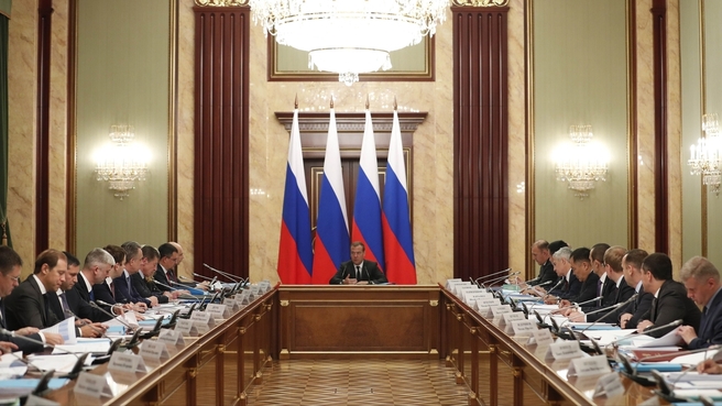 Медведев провел совещание по социально-экономическому развитию регионов