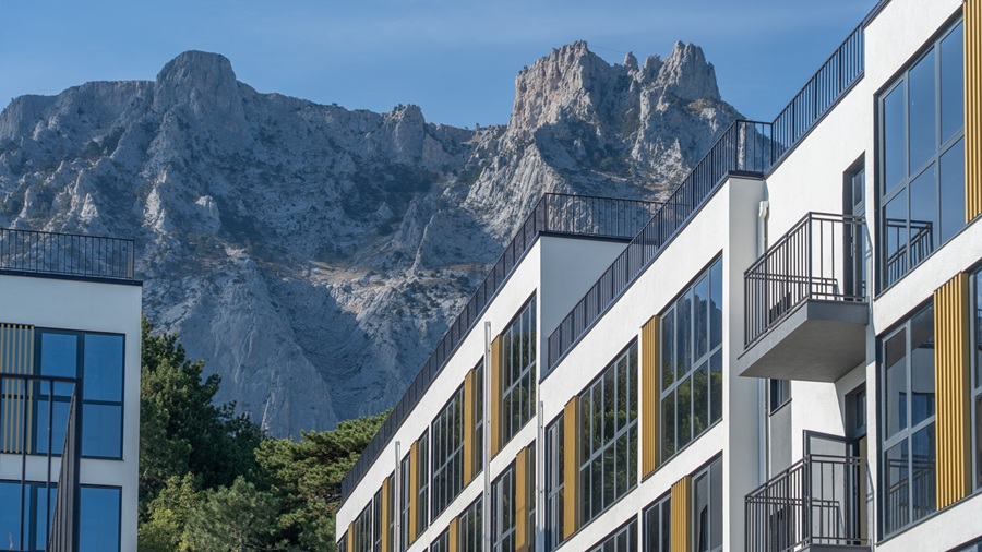 «Вилла Маяк» расположена между двух захватывающих видов на бескрайнее Черное море и горный ландшафт вершины Ай-Петри.  Фото предоставлено: ГК «Расцветай»