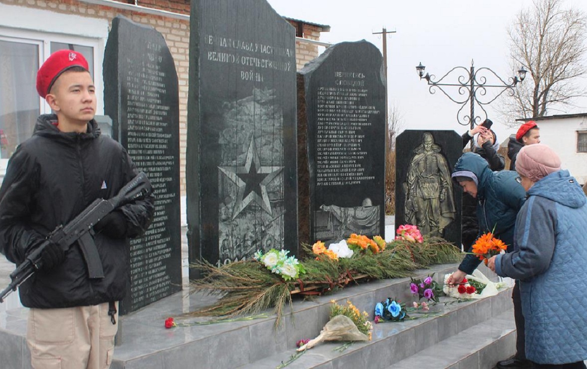 «Башмедь» помогла возвести монумент героям ВОВ в селе Савельевка 