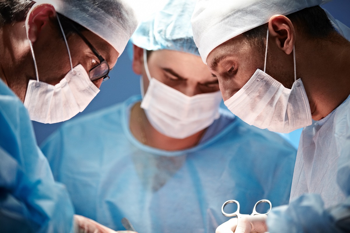 Основные преимущества клиники хирургии «АВИЦЕННА» — это наличие ресурсов и возможностей многопрофильного стационара с высококлассными специалистами, инновационными методами диагностики и лечения