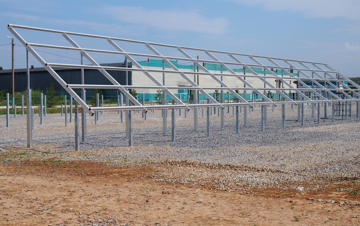 Солнечная электростанция на «ПОЛИЭФ» готова на треть