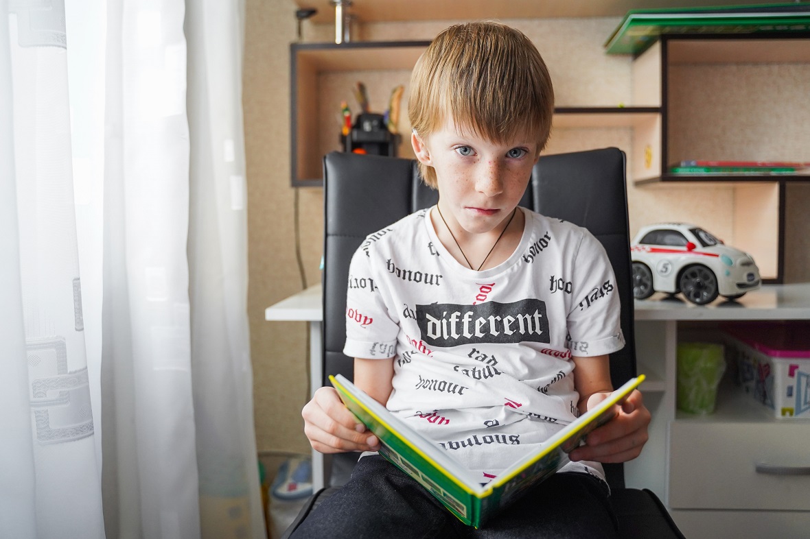 7-летнему Саше требуется 207 144  рублей на слуховые аппараты