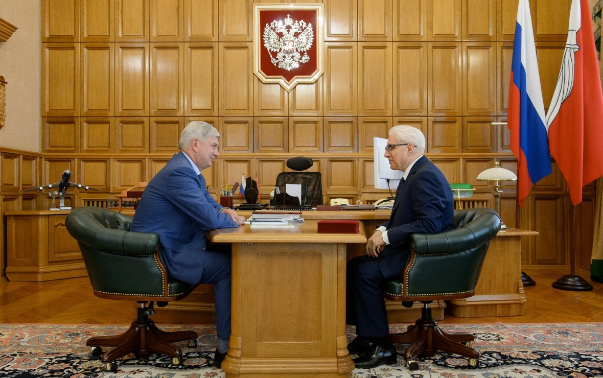 Александр Гусев провел встречу с профессором Анатолием Куниным