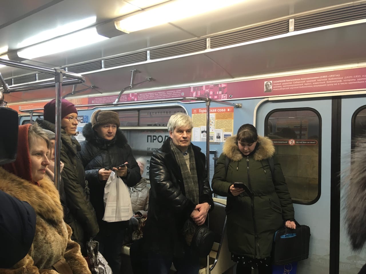 В Новосибирском метрополитене появился «библиотечный» вагон