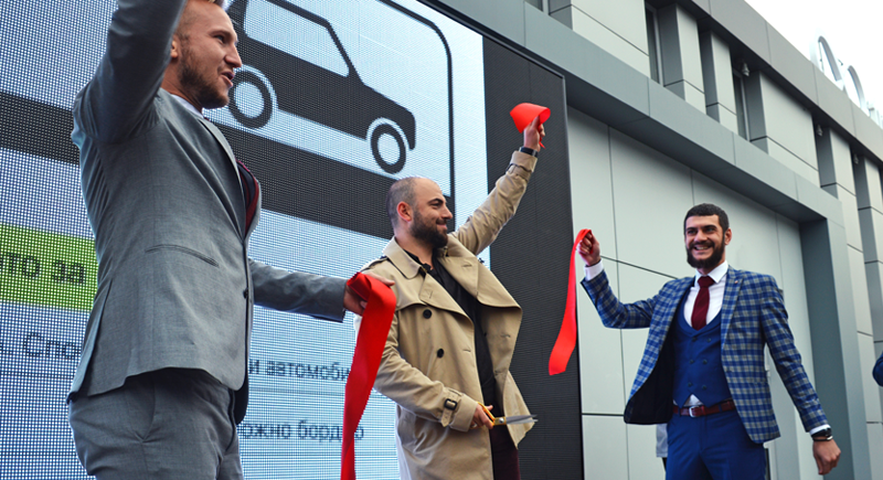 Fresh Auto открыла первый интерактивный автосалон в России