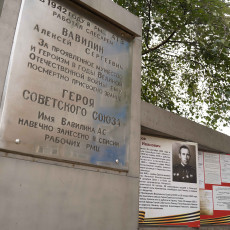 На «Азоте» обновлена Памятная доска Героям Советского Союза