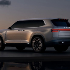 EXEED представляет передовую технологию подруливания задних колес