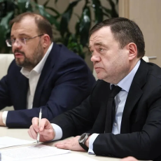 Пётр Фрадков на встрече с губернатором Омской области. Фото: ПСБ