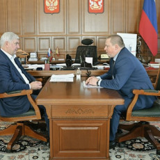 Александр Гусев и Максим Данилов (Фото: пресс-служба правительства Воронежской области)