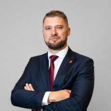 Рубль остается крепким: что это значит для экономики