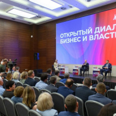 Наталия Хван, Сергей Трухачев, Артем Верховцев (Фото: пресс-служба правительства Воронежской области)