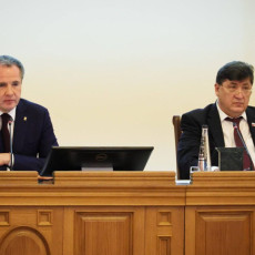 Вячеслав Главков и Юрий Клепиков (Фото: пресс-служба Белгородской областной Думы)