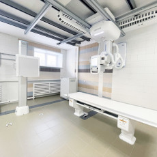 Полная автоматизация рабочего процесса моторизованного перемещения потолочного штатива, вертикальной стойки снимков и стола пациента.