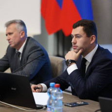 Андрей Фролов и Владимир Сериков (Фото: пресс-служба Липецкого областного Совета депутатов)