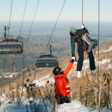 Спасатели курорта «Манжерок» отработали эвакуацию с канатной дороги