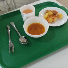 Аутсорсинг и выбор блюд: эксперт — о будущем школьного питания в РФ