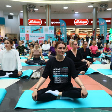 «Новые люди» в Новосибирске поддержали рекордное занятие по йоге
