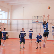  Сотрудники «Уралхима» сыграли в волейбол с будущими коллегами