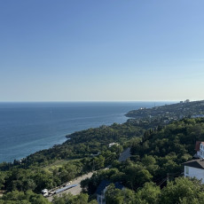 Жилая недвижимость в Крыму сохраняет свою привлекательность для россиян, спрос на покупку квартир и апартаментов в городах республики остается высоким