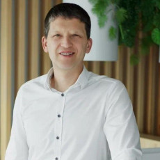 Илья Серов