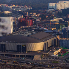 Хоккейно-футбольные комплексы  Швеции стали настоящими «городами» с торговыми, офисными и жилыми зданиями и транспортной инфраструктурой