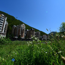 Фото: Глеб Садов. Клубный комплекс сервисных апартаментов LeePrime residences, курорт «Роза Хутор»