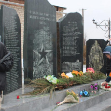 «Башмедь» помогла возвести монумент героям ВОВ в селе Савельевка 