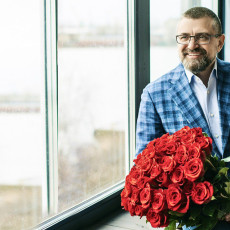 «Любите и будьте любимыми!»: Максим Ченгаев поздравляет женщин с 8 Марта