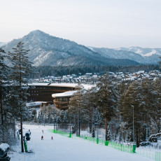 На алтайском курорте Сбера «Манжерок» стартовал горнолыжный сезон