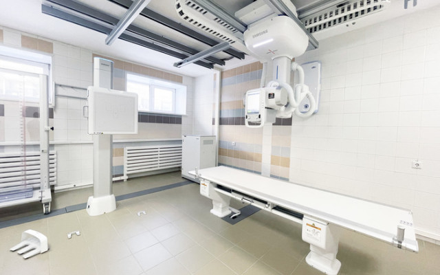 Полная автоматизация рабочего процесса моторизованного перемещения потолочного штатива, вертикальной стойки снимков и стола пациента.