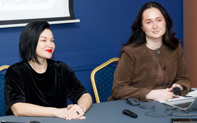 Слева направо: Екатерина Батенева, владелец сети аренды квартир «Сутки как дома» и Жанна Луцкая, руководитель группы отдела продаж «Авито Путешествий»