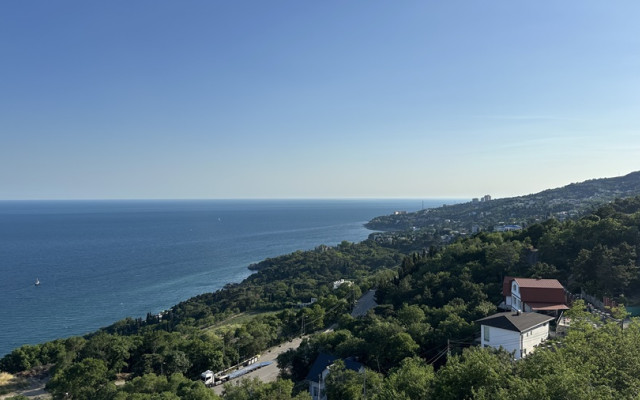 Жилая недвижимость в Крыму сохраняет свою привлекательность для россиян, спрос на покупку квартир и апартаментов в городах республики остается высоким