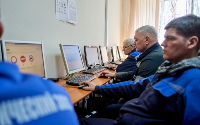 Водители Ремонтно-механического завода сдали ежегодный экзамен по ПДД
