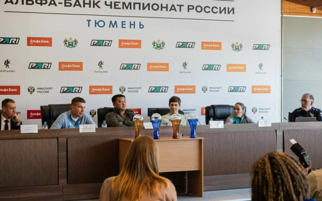 Фото с пресс-конференции, приуроченной к старту Альфа-Банк чемпионат России по Биатлону
