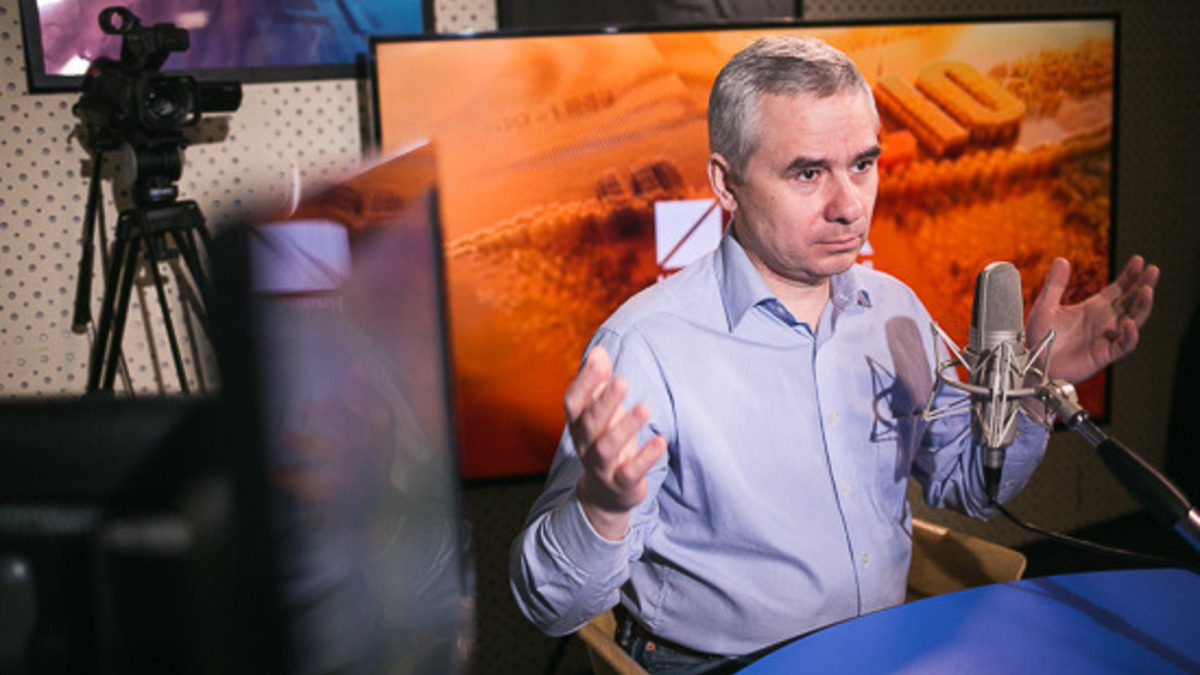 Александр Казарин