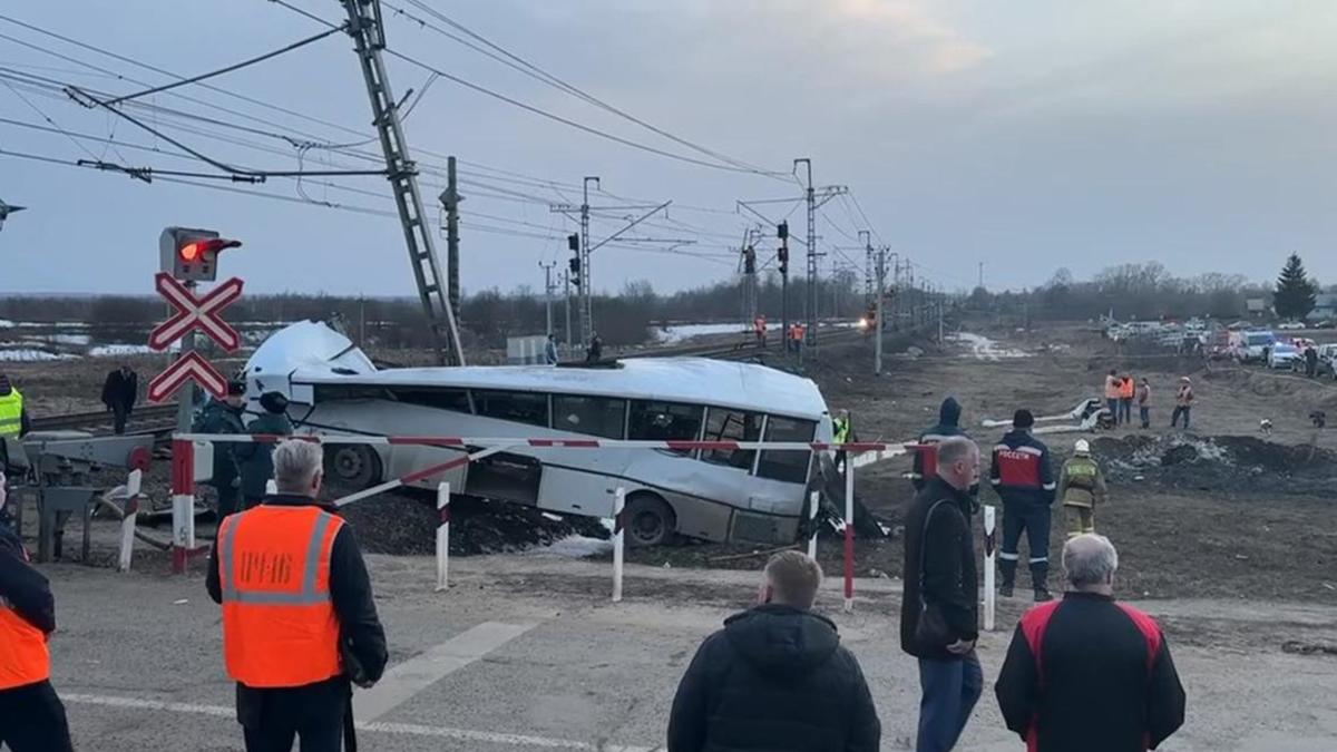 Родным погибших в снесенном поездом автобусе выплатят по ₽3 млн — РБК