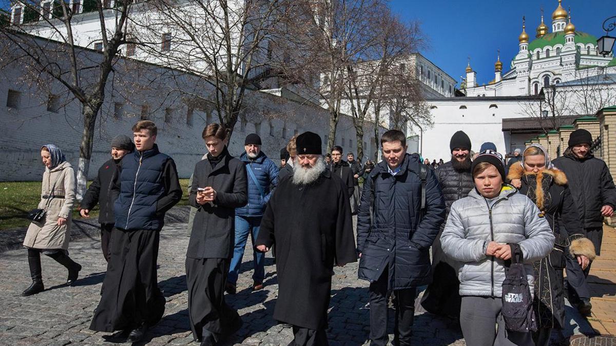 Митрополит Павел (в центре)