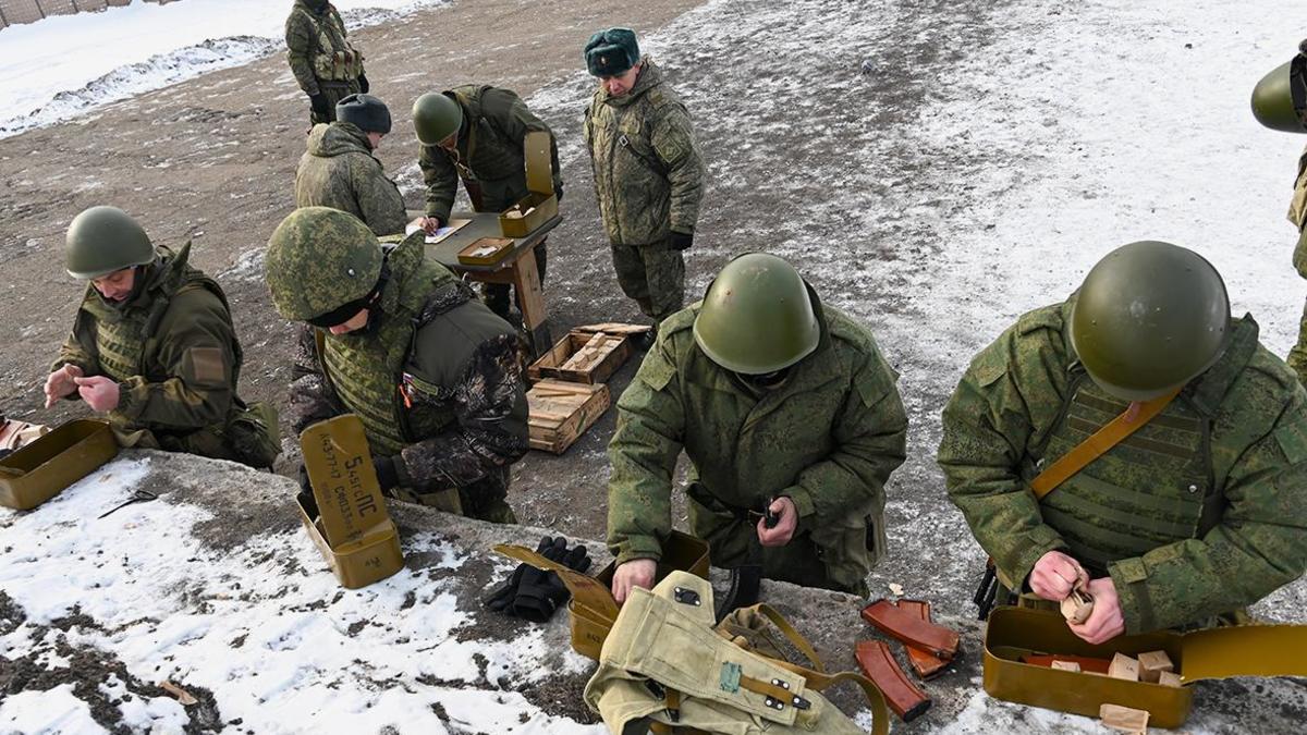 Медведев раскрыл число поступивших на военную службу с начала года — РБК