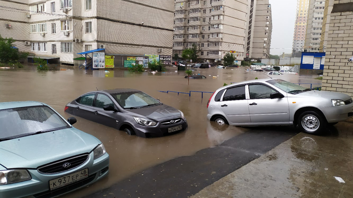 В Ростове-на-Дону из-за ливней затопило дома и детские сады — РБК