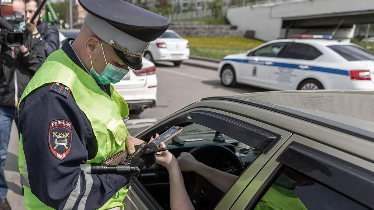 В ГИБДД сообщили о готовности проверять у водителей электронные права и СТС  после изменений в законодательстве :: Autonews