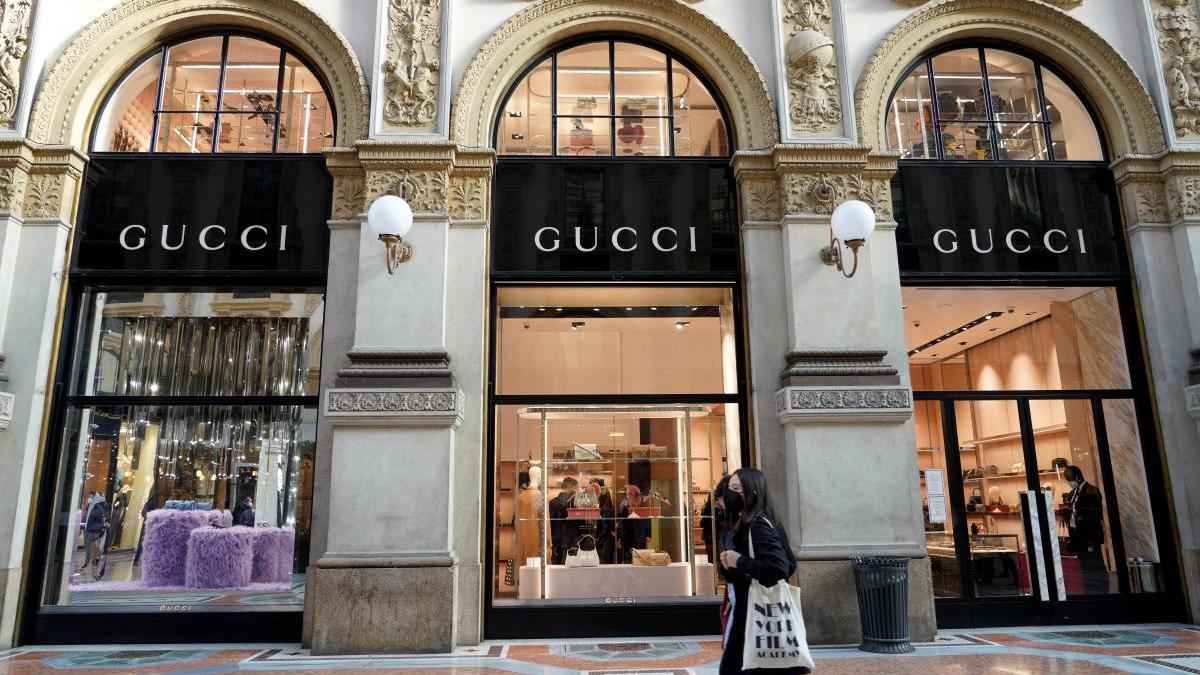 Акции владельца брендов Gucci и Balenciaga рухнули на 10% | РБК Инвестиции