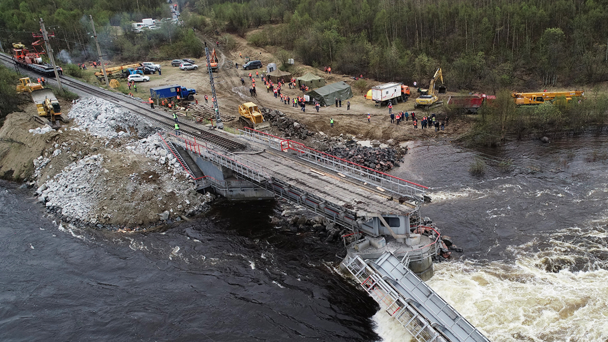 Из-за рухнувшего моста часть грузов из Мурманска уйдет в порты Прибалтики —  РБК