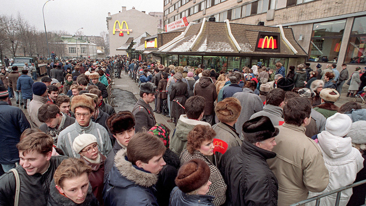 31 января 1990 года, очередь в первый «Макдоналдс» в СССР в день открытия